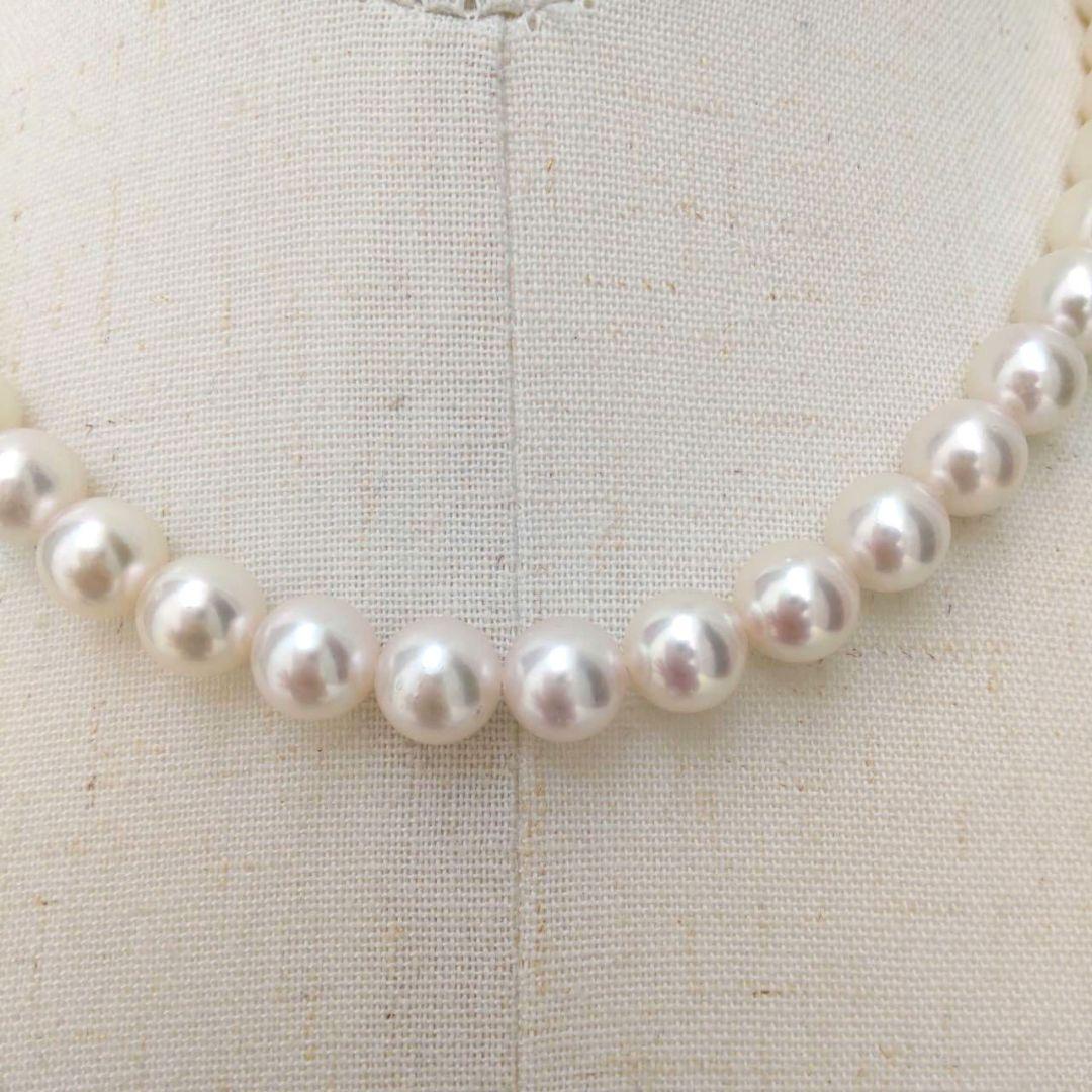 Akoya pearl necklace with 8.5-9mm round pearls and silver fittings, 43cm length