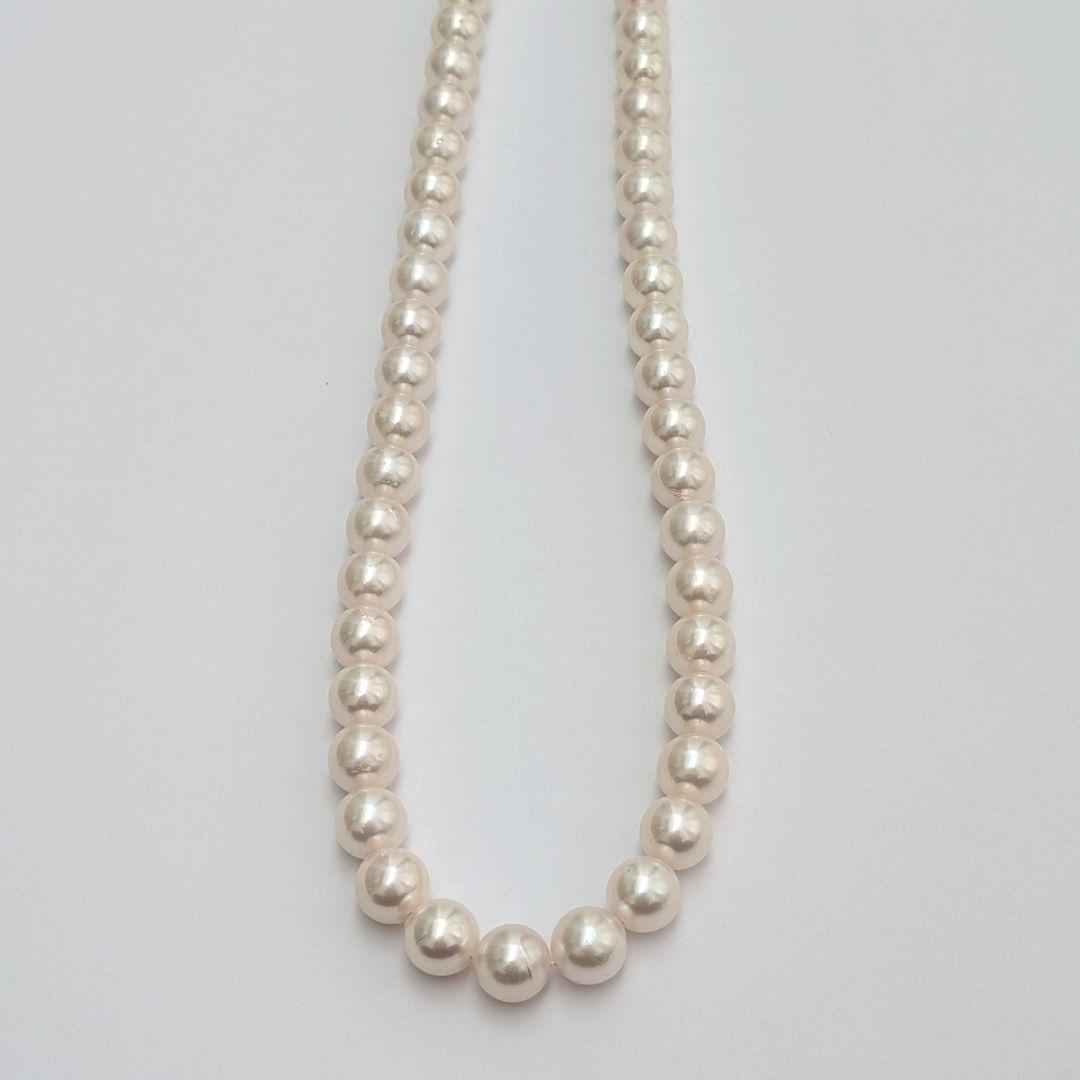 Akoya pearl necklace with 8.5-9mm round pearls and silver fittings, 43cm length