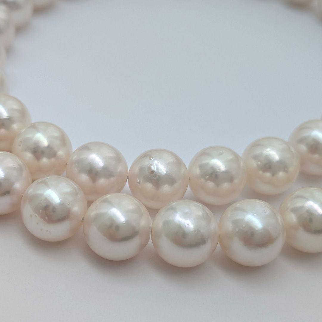 Akoya pearl necklace with 8.5-9mm round pearls and silver fittings, 43cm length