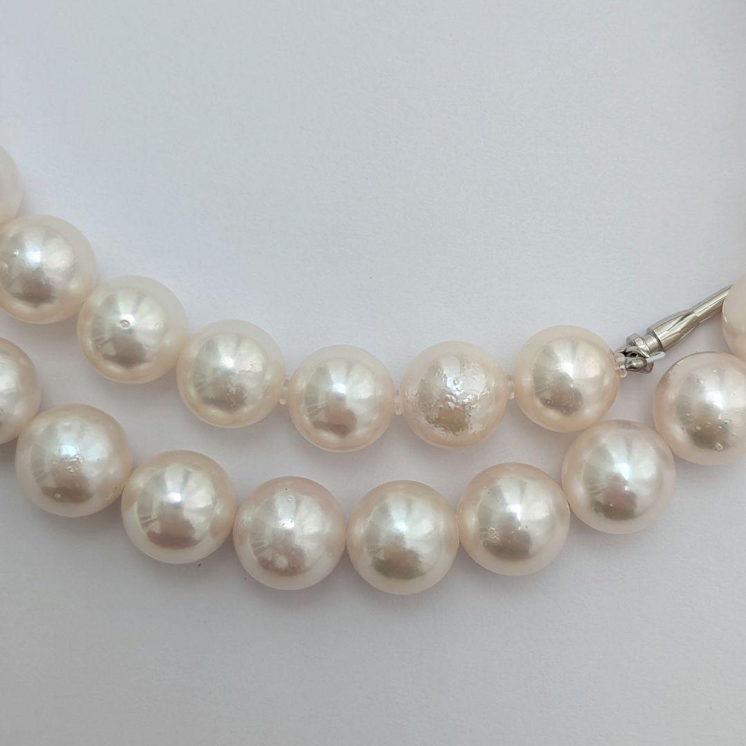 Akoya pearl necklace with 8.5-9mm round pearls and silver fittings, 43cm length