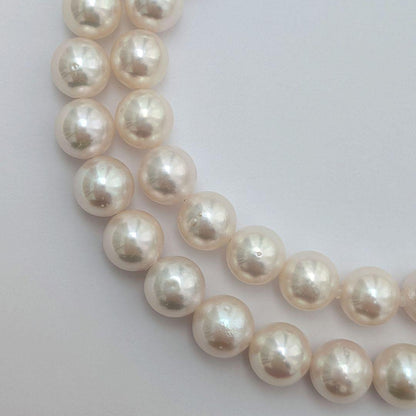 Akoya pearl necklace with 8.5-9mm round pearls and silver fittings, 43cm length