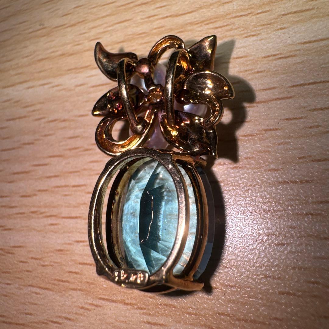 Tasaki necklace with 15.68ct blue topaz, pearl top, and small diamonds set in K18 gold