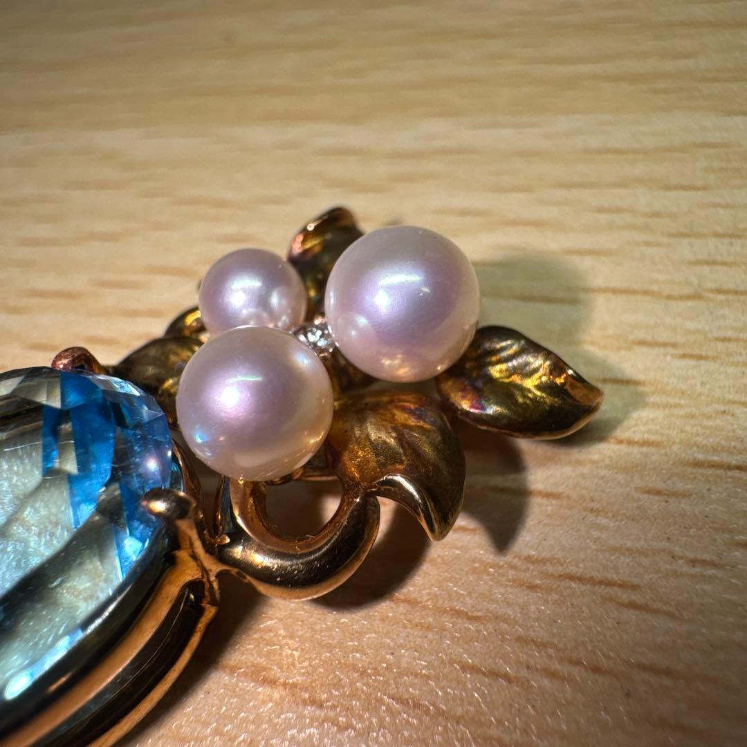 Tasaki necklace with 15.68ct blue topaz, pearl top, and small diamonds set in K18 gold
