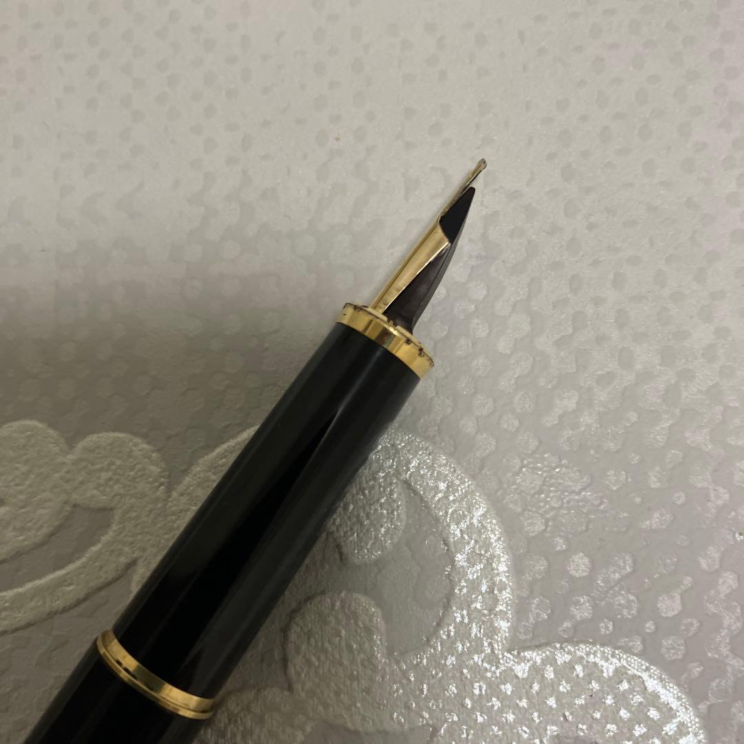 PILOT CUSTOM Fountain Pen 14K585 with medium 14K gold nib and slim gold-accented body
