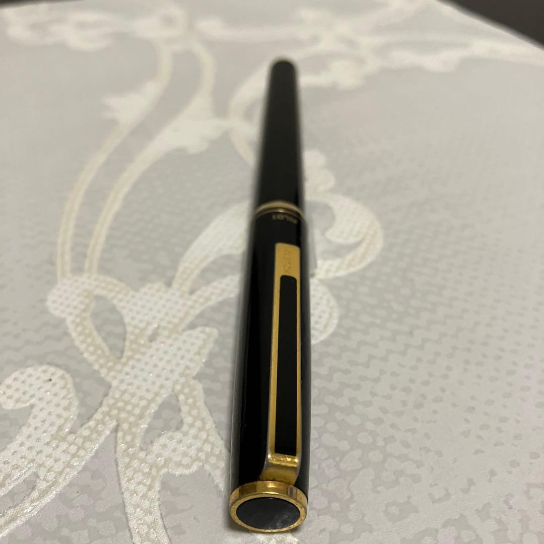 PILOT CUSTOM Fountain Pen 14K585 with medium 14K gold nib and slim gold-accented body