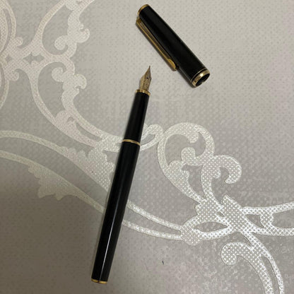PILOT CUSTOM Fountain Pen 14K585 with medium 14K gold nib and slim gold-accented body
