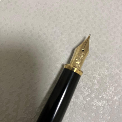 PILOT CUSTOM Fountain Pen 14K585 with medium 14K gold nib and slim gold-accented body