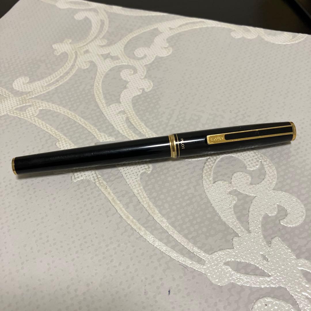 PILOT CUSTOM Fountain Pen 14K585 with medium 14K gold nib and slim gold-accented body