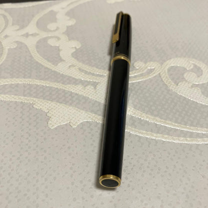 PILOT CUSTOM Fountain Pen 14K585 with medium 14K gold nib and slim gold-accented body
