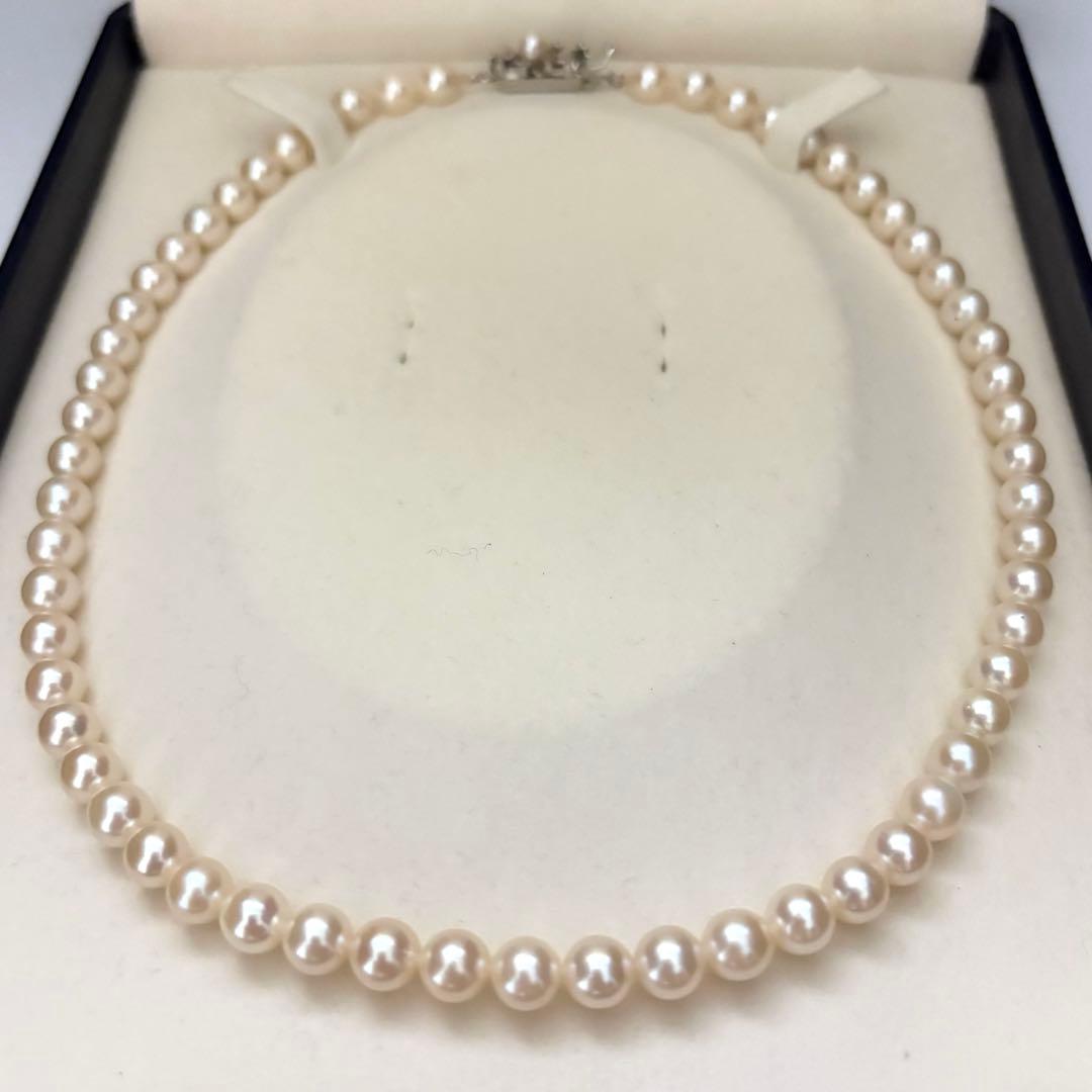 Akoya pearl necklace with 6.5-7.0mm round pearls in champagne gold color, 43cm length