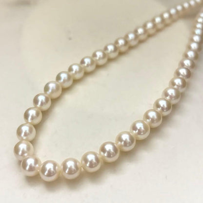 Akoya pearl necklace with 6.5-7.0mm round pearls in champagne gold color, 43cm length