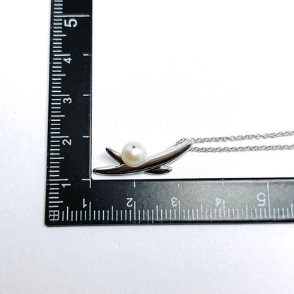Tasaki pearl necklace with 5.6mm pearls on a 42cm silver chain weighing 3 grams