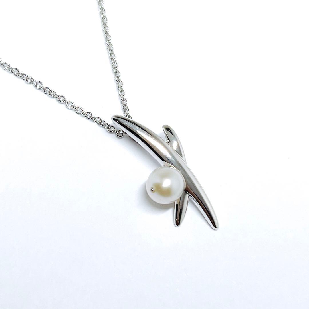 Tasaki pearl necklace with 5.6mm pearls on a 42cm silver chain weighing 3 grams