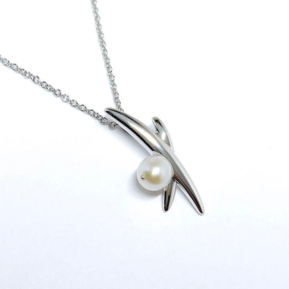 Tasaki pearl necklace with 5.6mm pearls on a 42cm silver chain weighing 3 grams
