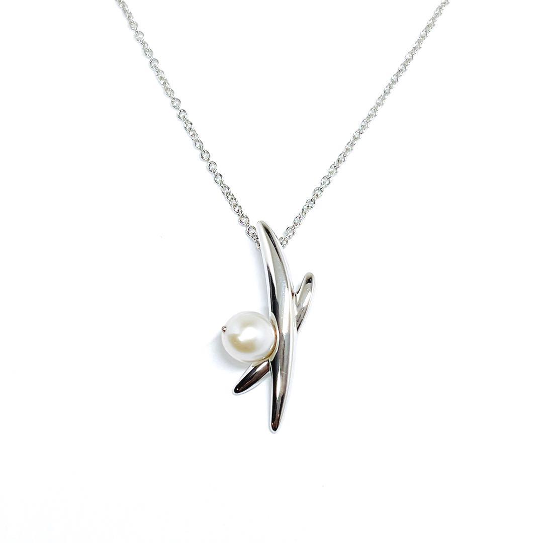 Tasaki pearl necklace with 5.6mm pearls on a 42cm silver chain weighing 3 grams