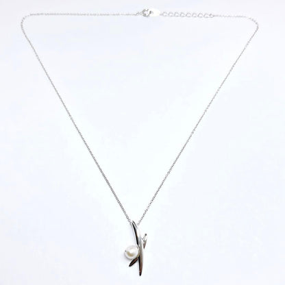 Tasaki pearl necklace with 5.6mm pearls on a 42cm silver chain weighing 3 grams