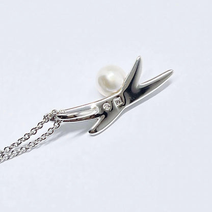 Tasaki pearl necklace with 5.6mm pearls on a 42cm silver chain weighing 3 grams
