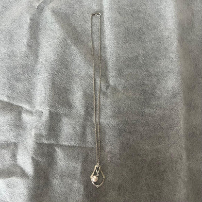 Mikimoto Akoya pearl necklace pendant with four pearls on a 40 cm silver chain, displayed on a white background
