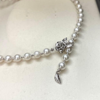 Akoya pearl necklace with white 7.5mm pearls and cliker closure on 57 cm chain