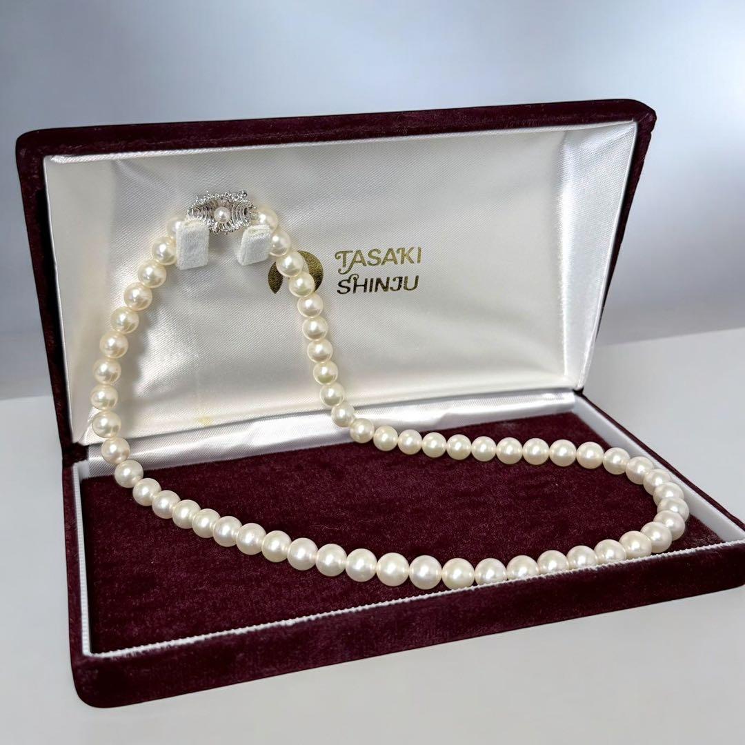 Highest grade Tasaki Akoya pearl necklace with 7.5mm round pearls and silver clasp