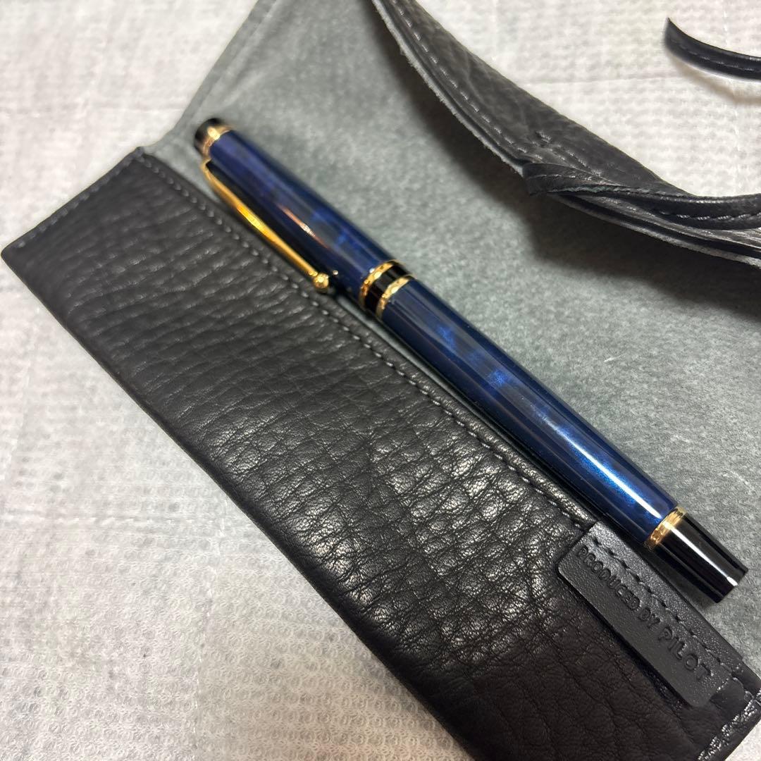 PILOT GRANCE Blue Marble fountain pen with 14K gold nib, no ink cartridge, shown from side view