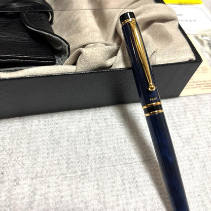 PILOT GRANCE Blue Marble fountain pen with 14K gold nib, no ink cartridge, shown from side view