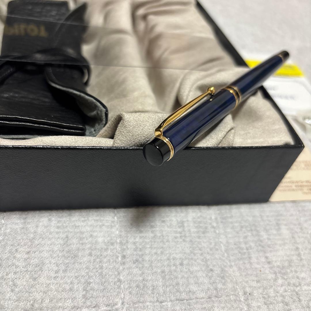 PILOT GRANCE Blue Marble fountain pen with 14K gold nib, no ink cartridge, shown from side view