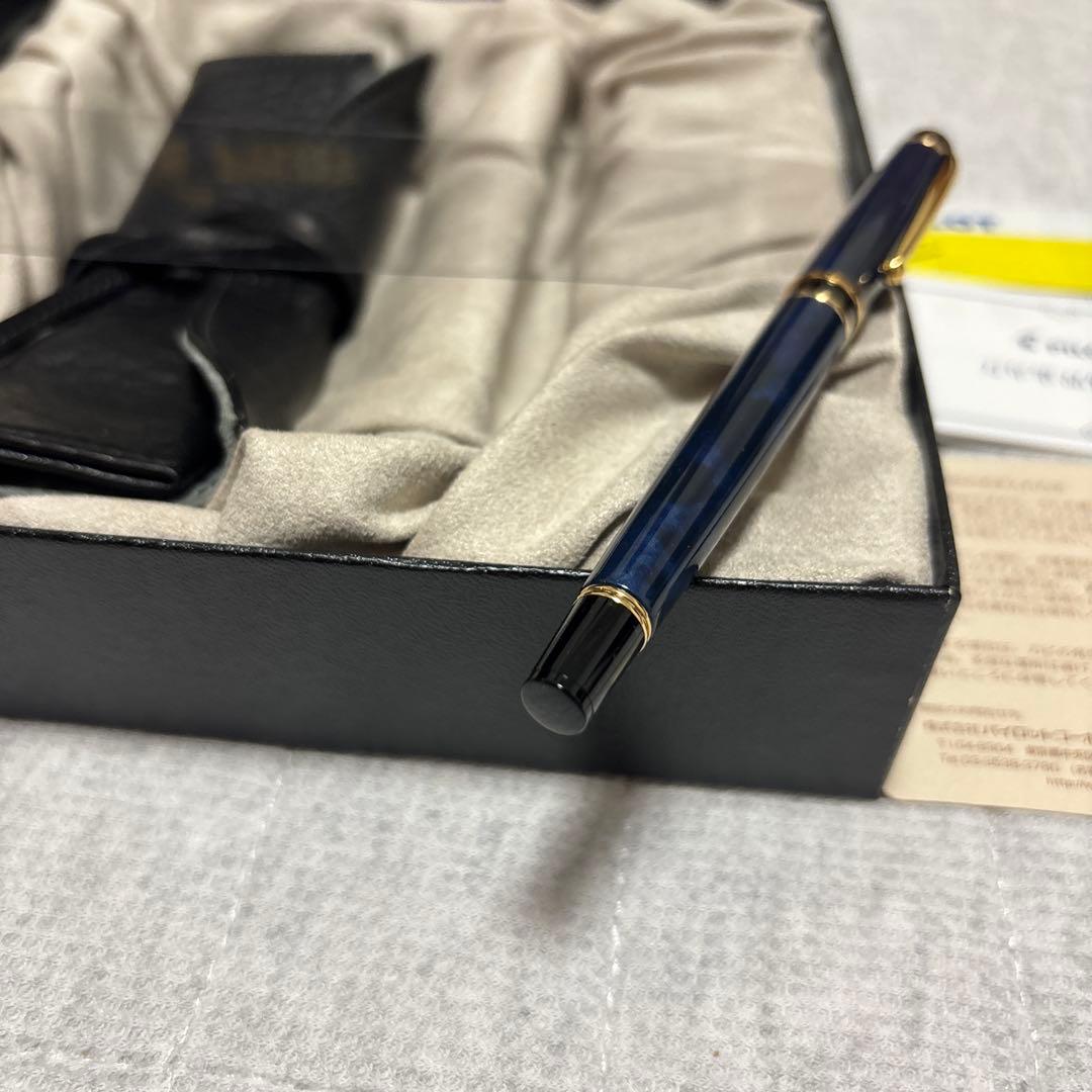 PILOT GRANCE Blue Marble fountain pen with 14K gold nib, no ink cartridge, shown from side view