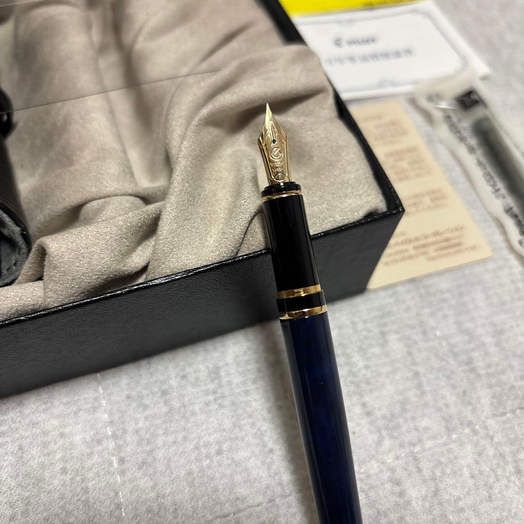 PILOT GRANCE Blue Marble fountain pen with 14K gold nib, no ink cartridge, shown from side view