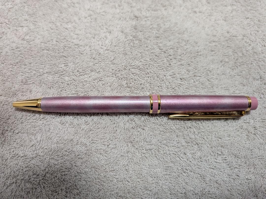 Pilot Grand Se Marble Pink ballpoint pen with gold accents and dedicated case on white background