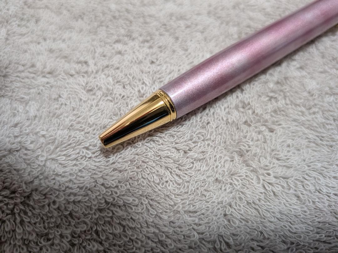 Pilot Grand Se Marble Pink ballpoint pen with gold accents and dedicated case on white background