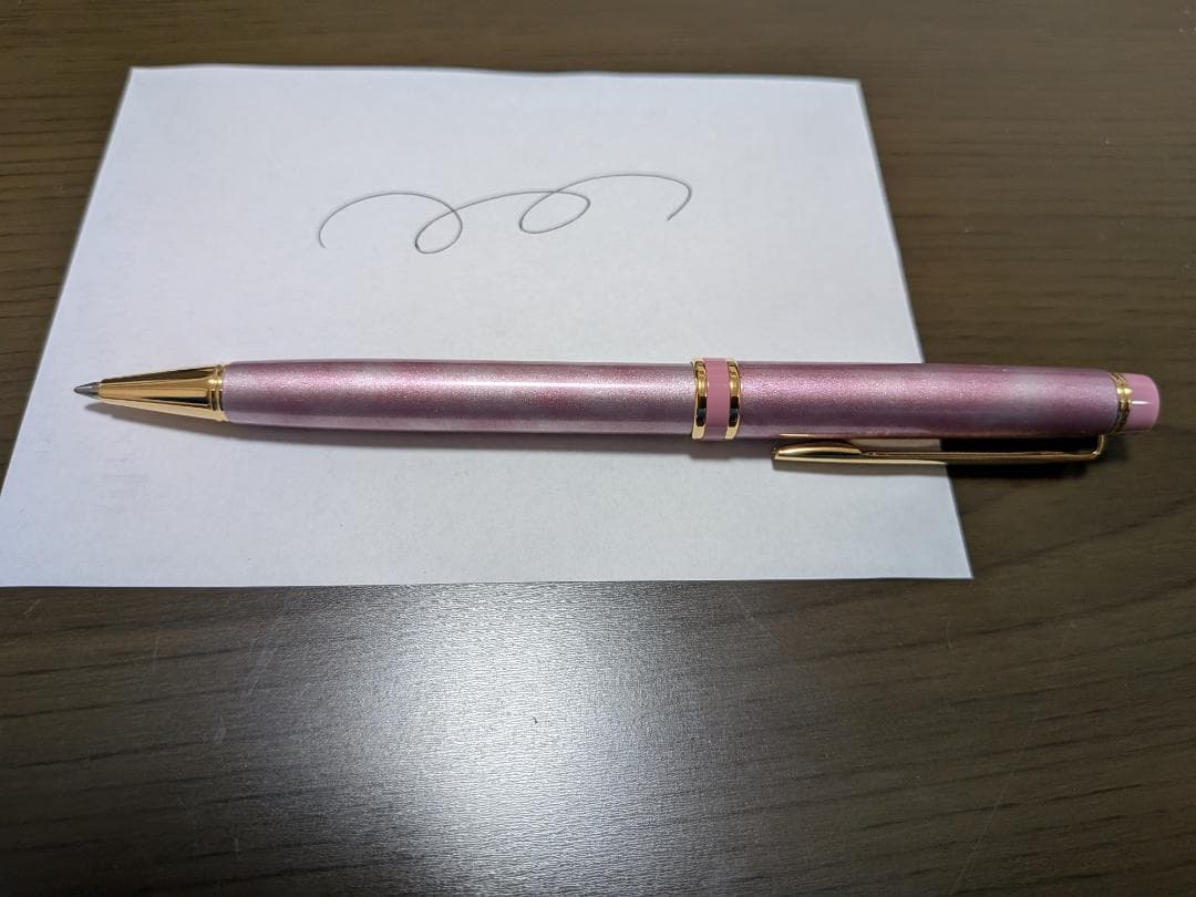 Pilot Grand Se Marble Pink ballpoint pen with gold accents and dedicated case on white background
