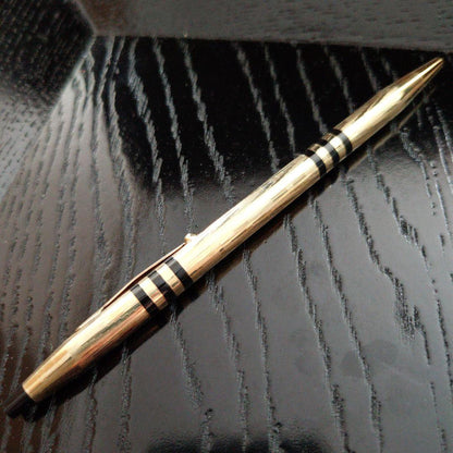Kuro Cross 150th Anniversary ballpoint pen and pencil set with serial number imprint in very good condition
