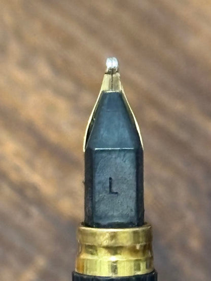 Vintage Waterman Executive fountain pen with 18K gold broad nib from the 1980s, black body and cartridge converter filling system