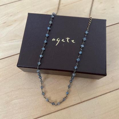 agete long necklace measuring 99 cm in length displayed on a white background