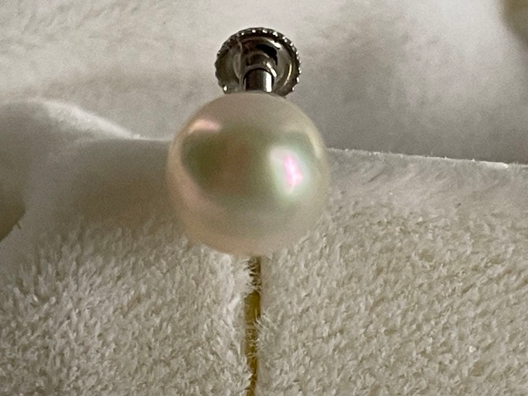 Akoya pearl necklace with 6.5-7mm pearls and matching 7mm pearl earrings set in K14 white gold