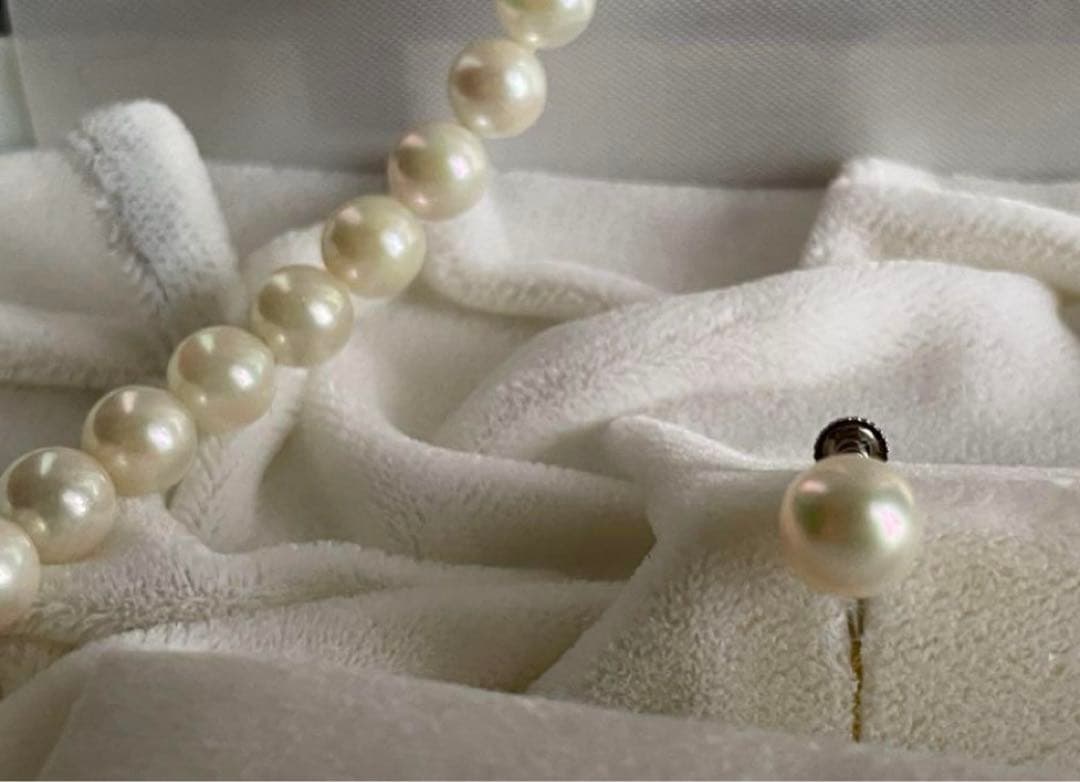 Akoya pearl necklace with 6.5-7mm pearls and matching 7mm pearl earrings set in K14 white gold
