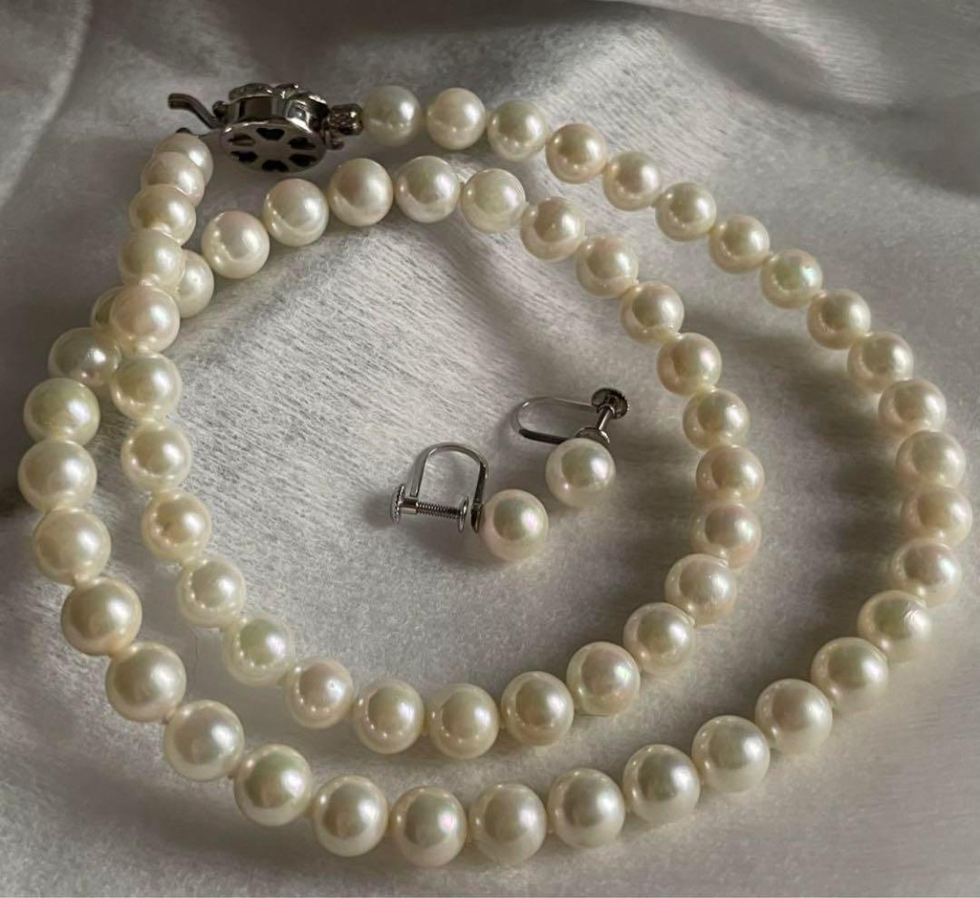 Akoya pearl necklace with 6.5-7mm pearls and matching 7mm pearl earrings set in K14 white gold