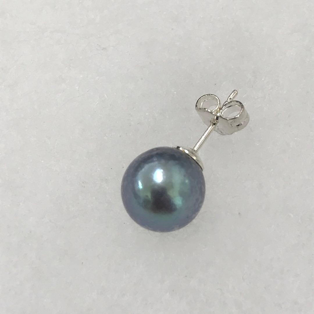 Akoya pearl necklace with gradient pearls and matching earrings featuring silver925 clasp and silicone cushion