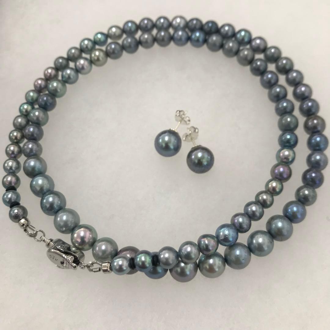 Akoya pearl necklace with gradient pearls and matching earrings featuring silver925 clasp and silicone cushion