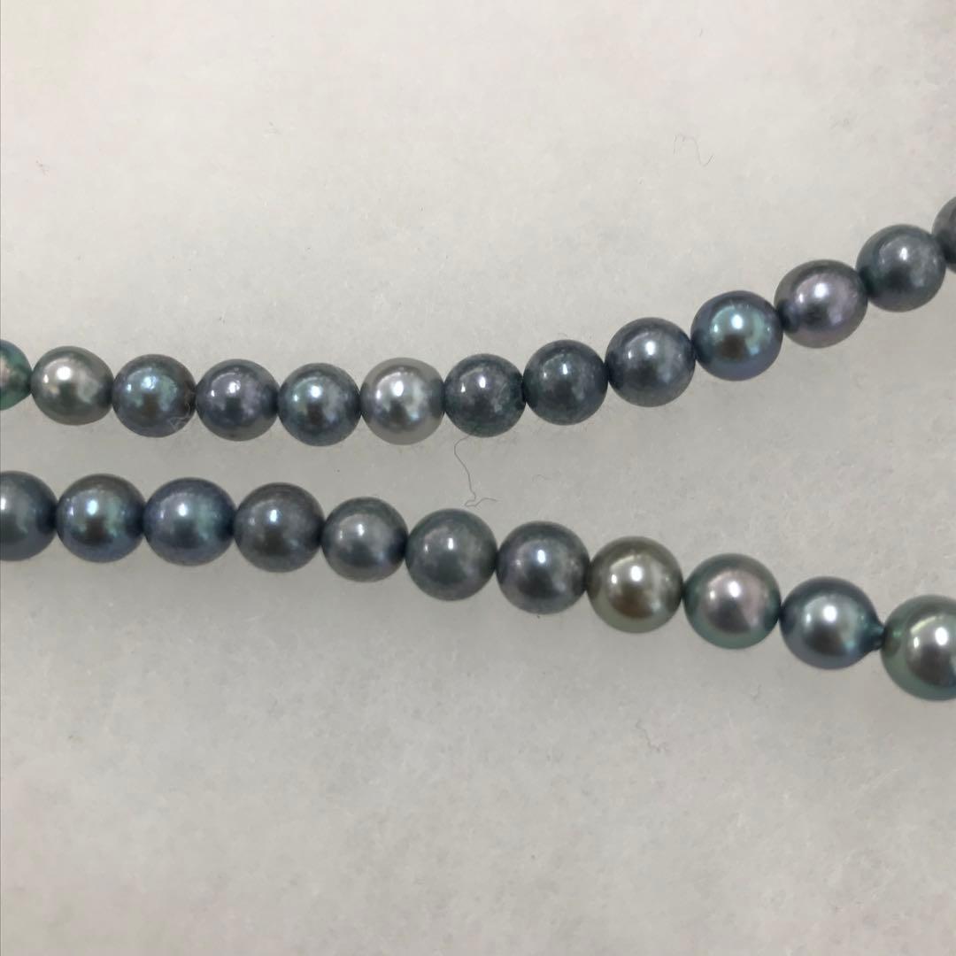 Akoya pearl necklace with gradient pearls and matching earrings featuring silver925 clasp and silicone cushion