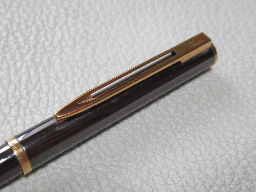 Waterman Executive Ballpoint Pen with sleek silver finish and 138.5 mm length displayed on white background