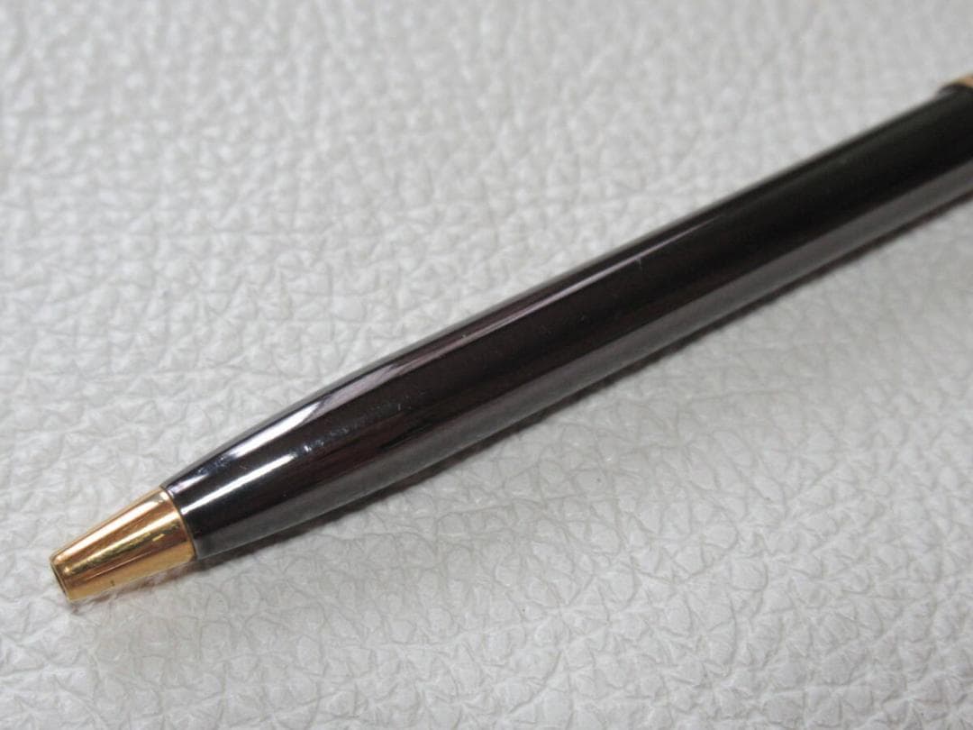 Waterman Executive Ballpoint Pen with sleek silver finish and 138.5 mm length displayed on white background