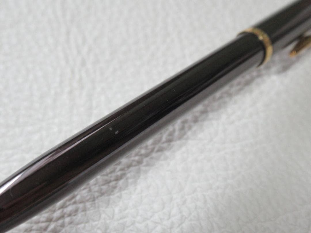 Waterman Executive Ballpoint Pen with sleek silver finish and 138.5 mm length displayed on white background