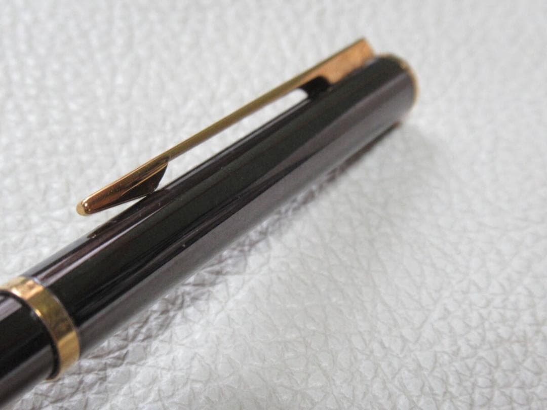 Waterman Executive Ballpoint Pen with sleek silver finish and 138.5 mm length displayed on white background