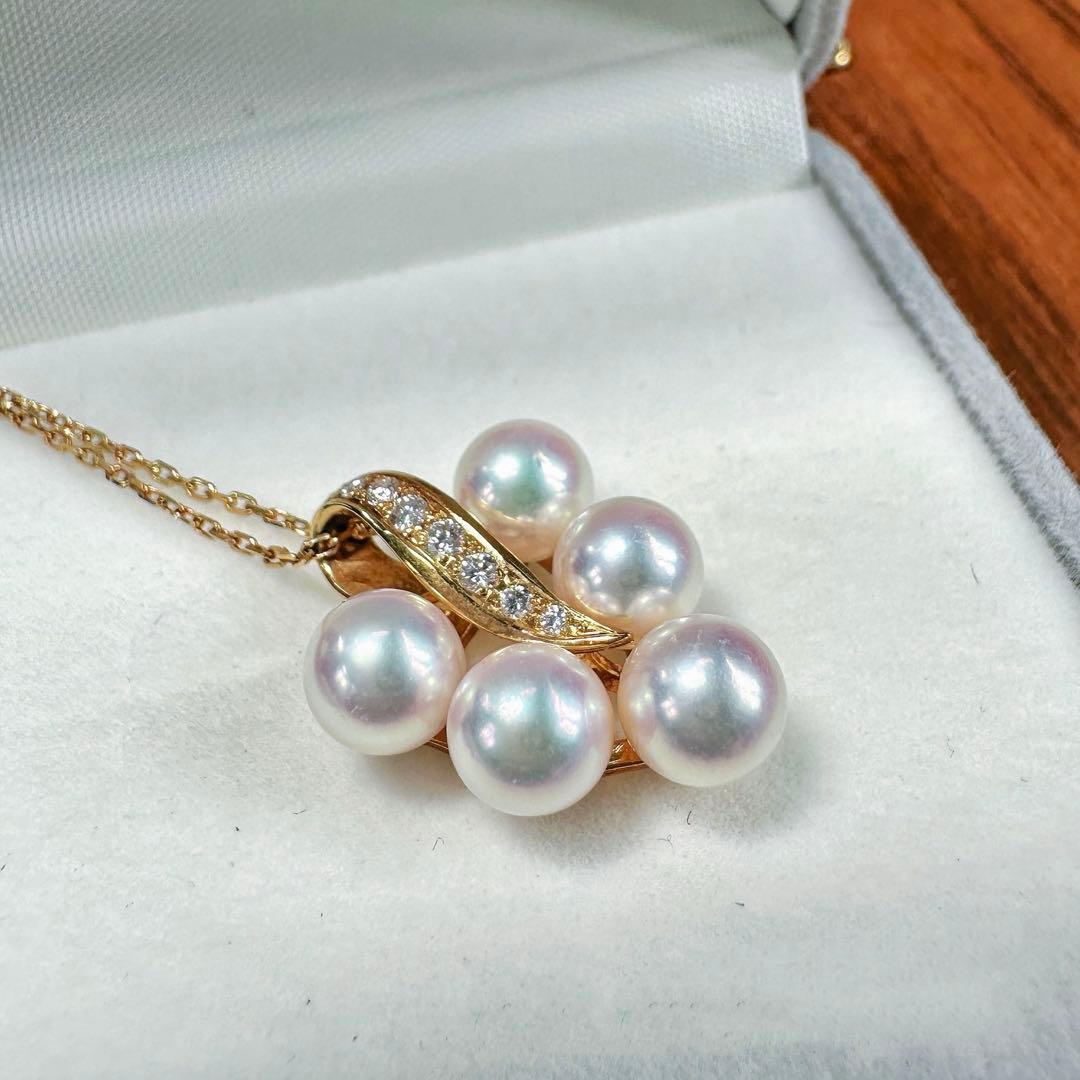 Mikimoto K18 gold pendant top with 5 pearls and diamonds in a cluster motif weighing about 4.1 grams