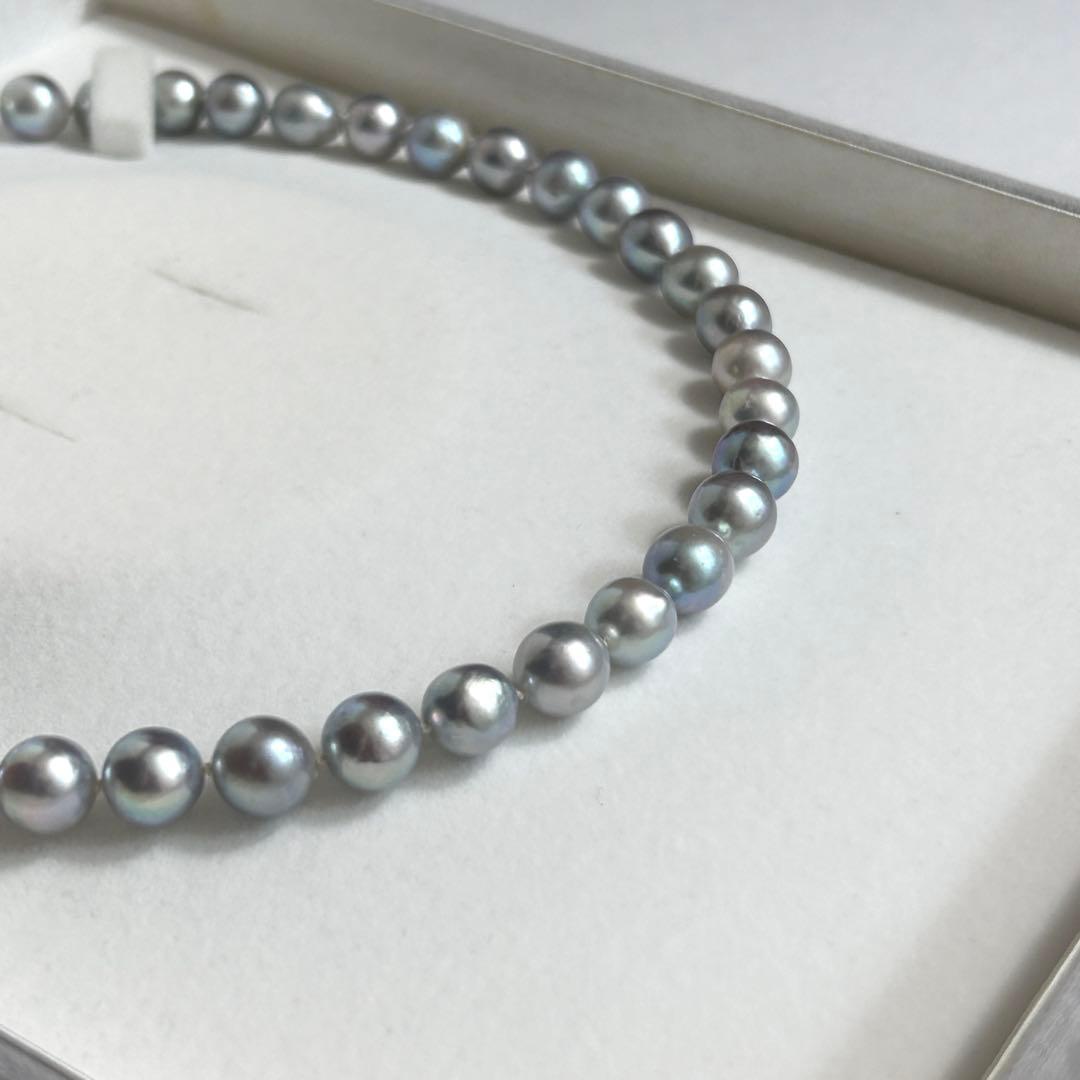 9mm Akoya blue pearl necklace measuring 42cm with silver metal fittings weighing 39 grams