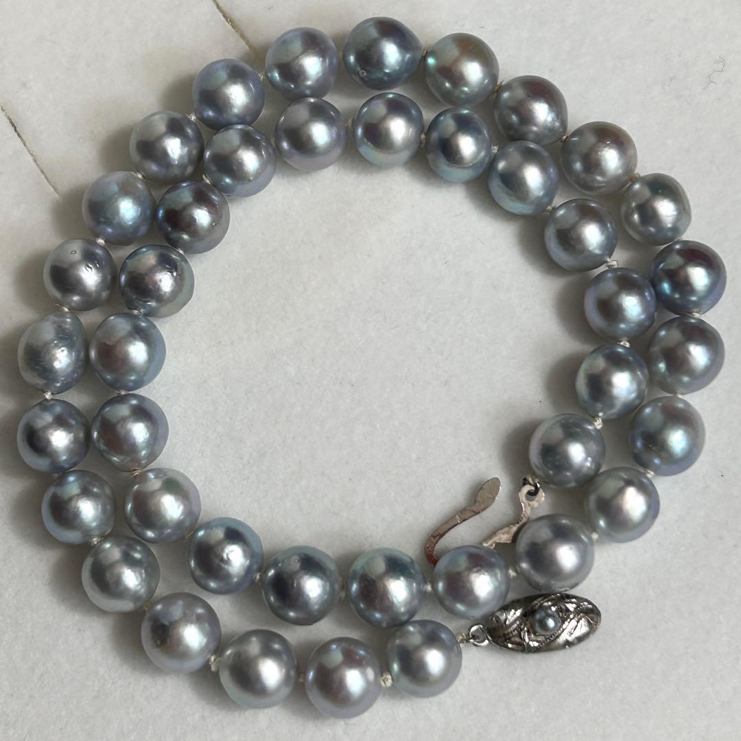 9mm Akoya blue pearl necklace measuring 42cm with silver metal fittings weighing 39 grams