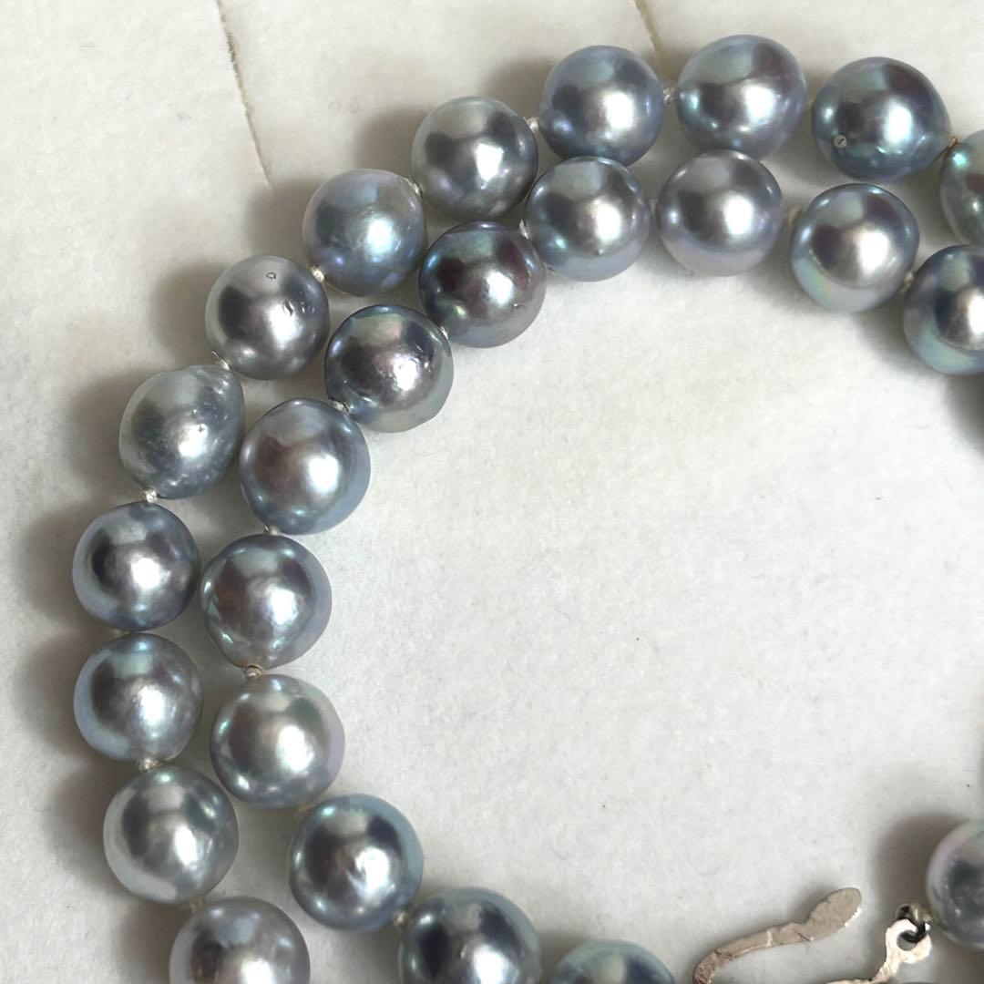 9mm Akoya blue pearl necklace measuring 42cm with silver metal fittings weighing 39 grams