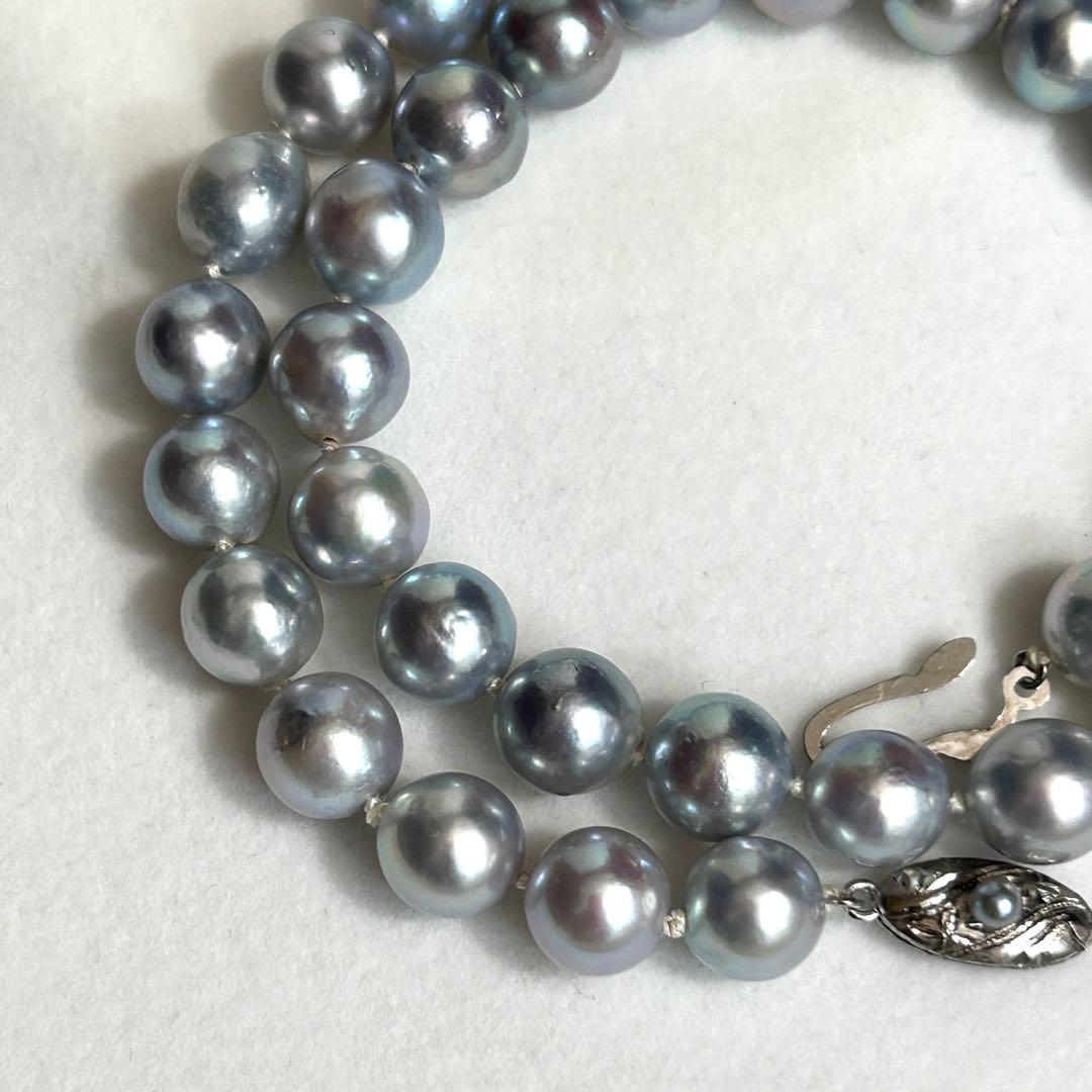 9mm Akoya blue pearl necklace measuring 42cm with silver metal fittings weighing 39 grams